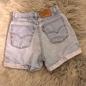 High waisted Levi shorts